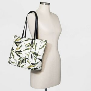 Leaf Print Zip Top Tote Handbag - A New Day
Green